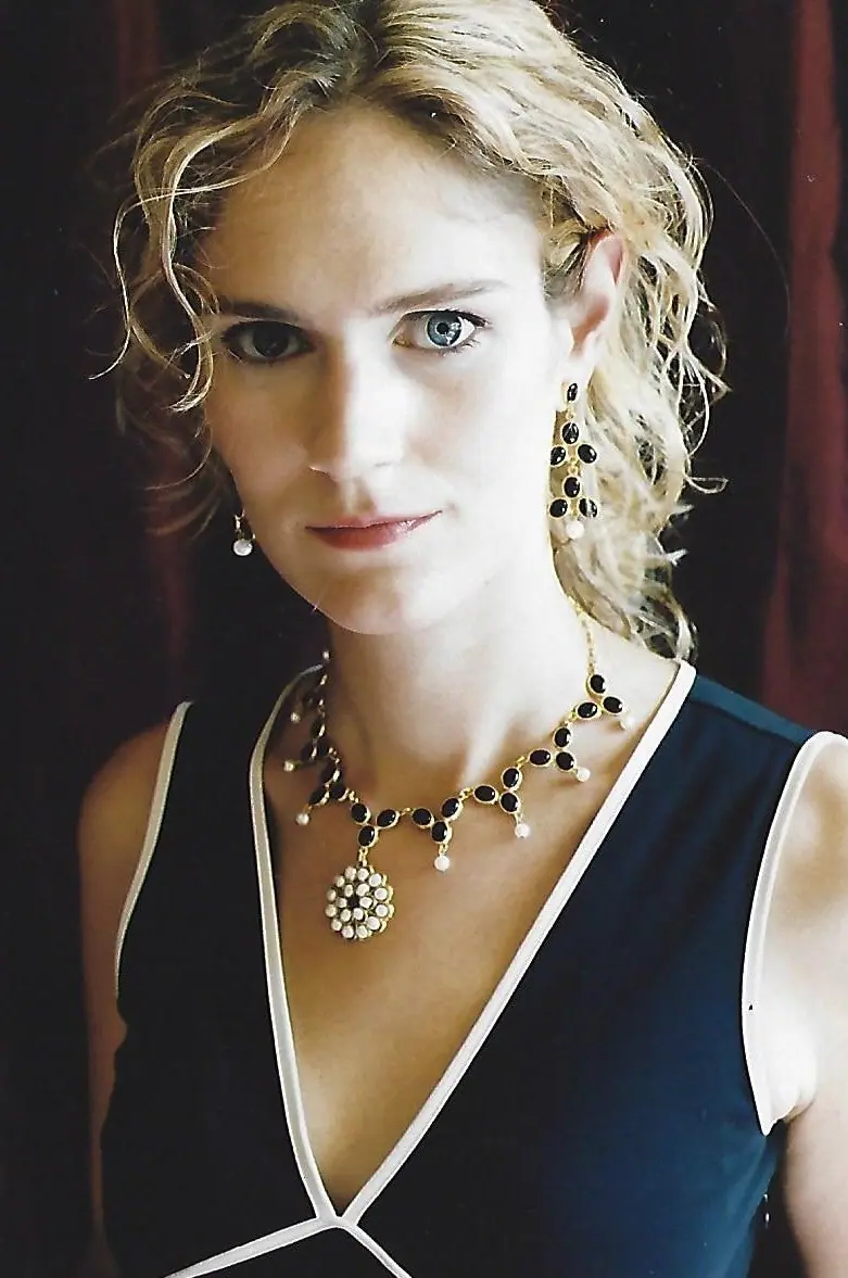 Model wearing a Swoboda black onyx and pearl necklace with matching drop earrings