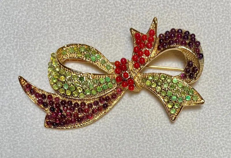 Bow Brooch — Garnet, Peridot, Coral