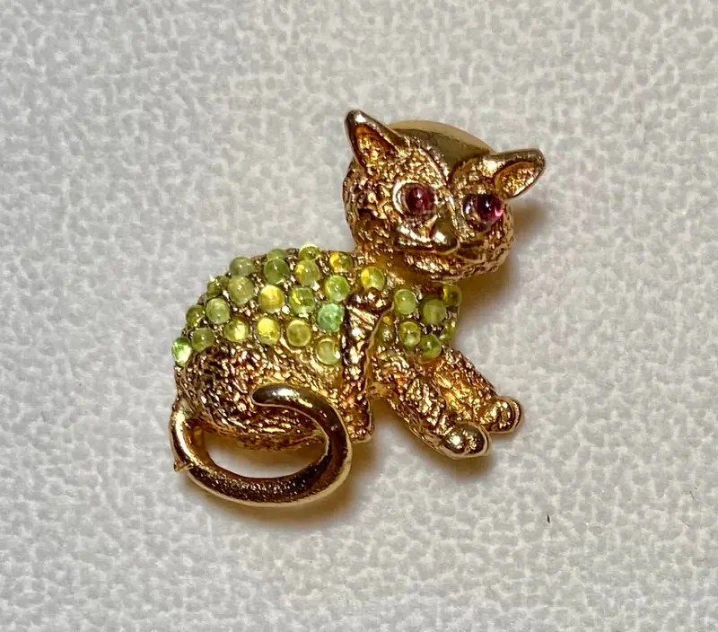 Cat Brooch — Peridot, Garnet Eyes