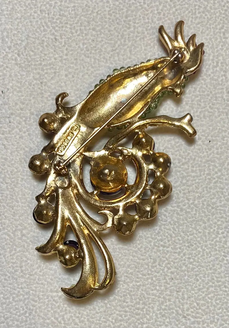 Cockatoo Brooch — Amethyst, Peridot, Ruby (2)
