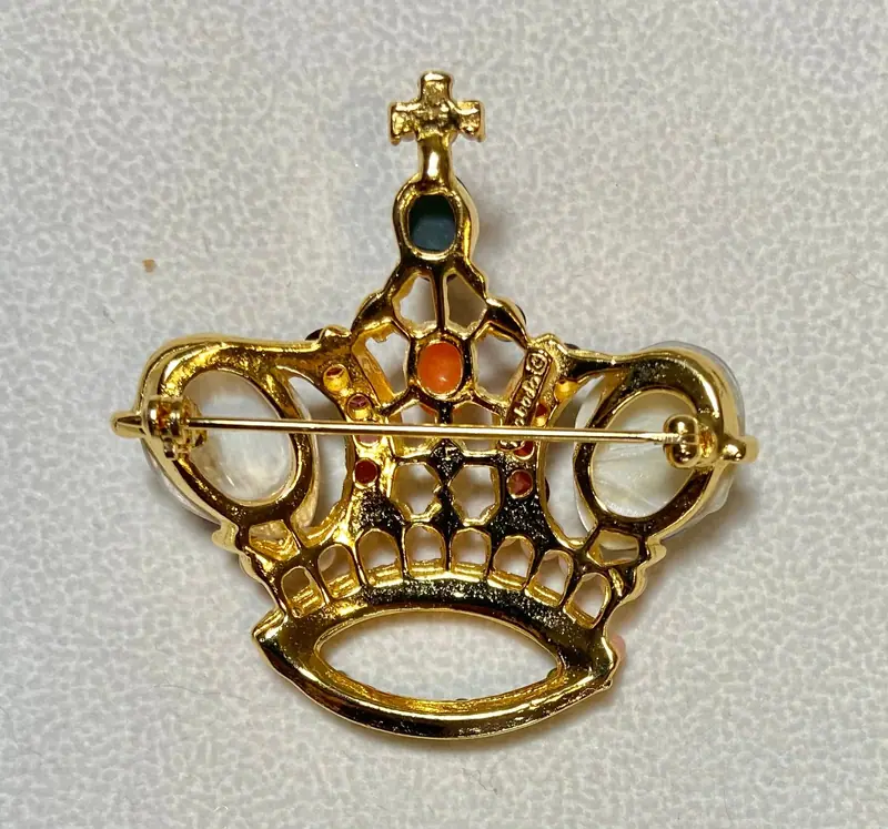 Crown Brooch — Osmena Pearl, Doublet Opal, Moonstone, Garnet, Peridot, Green Onyx (2)