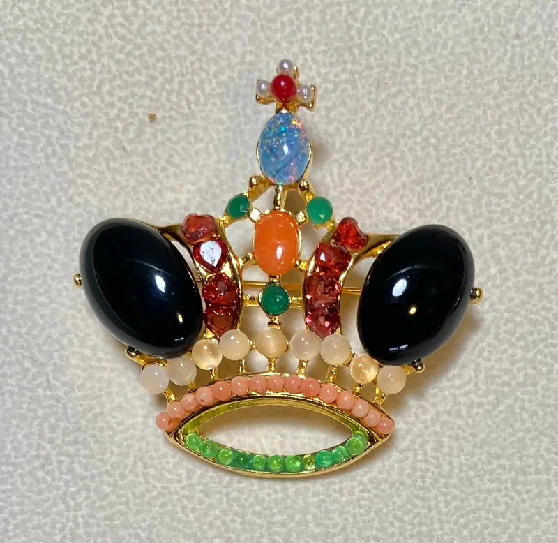 Crown Brooch — Black Onyx, Doublet Opal, Moonstone, Garnet, Peridot, Green Onyx, Coral