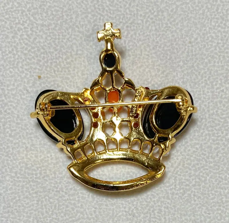 Crown Brooch — Black Onyx, Doublet Opal, Moonstone, Garnet, Peridot, Green Onyx, Coral (2)