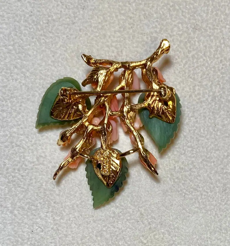 花朵胸针 — 玉石、珊瑚 (2)