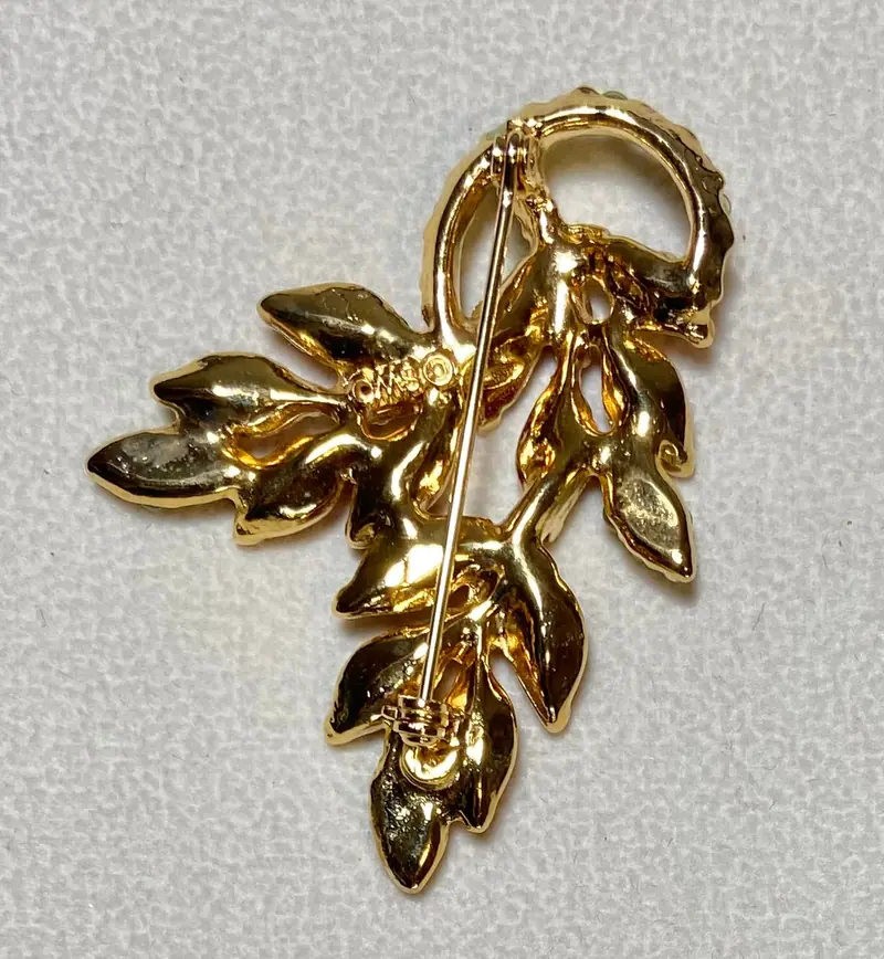 花朵胸针 — 橄榄石、红玉髓 (2)