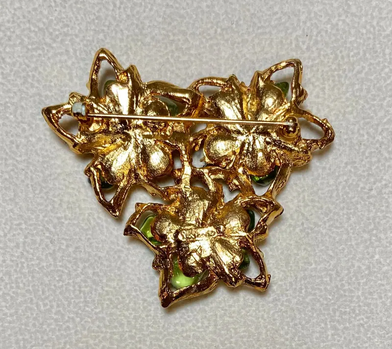 Flower Brooch — Peridot, Freshwater Pearl (2)