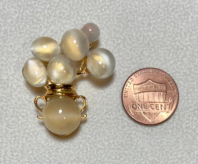 Flower Vase Brooch — Moonstone (4)