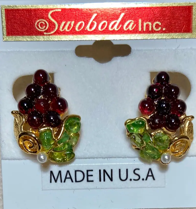 Grape Ring — Garnet, Peridot, Pearl
