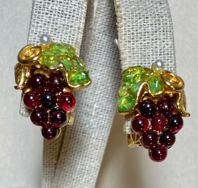 Grape Ring — Garnet, Peridot, Pearl (2)