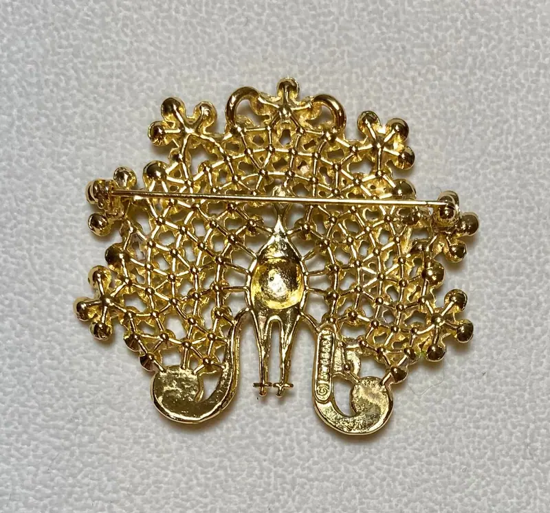 Peacock Brooch — Peridot, Sapphire, Garnet (2)