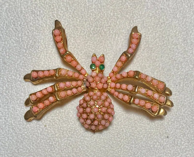 Spider / Brooch — Coral, Emerald Eyes