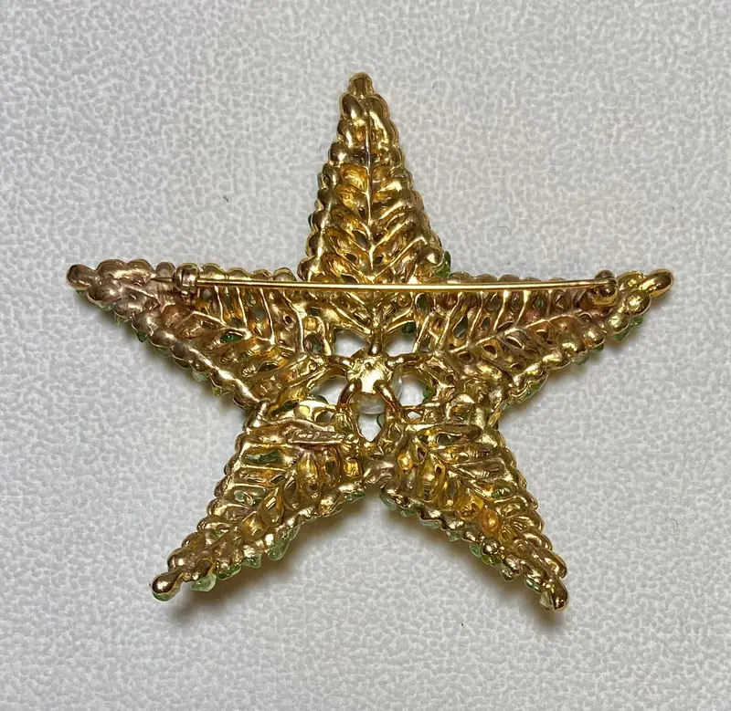 Starfish Brooch — Peridot, Freshwater Pearl (2)