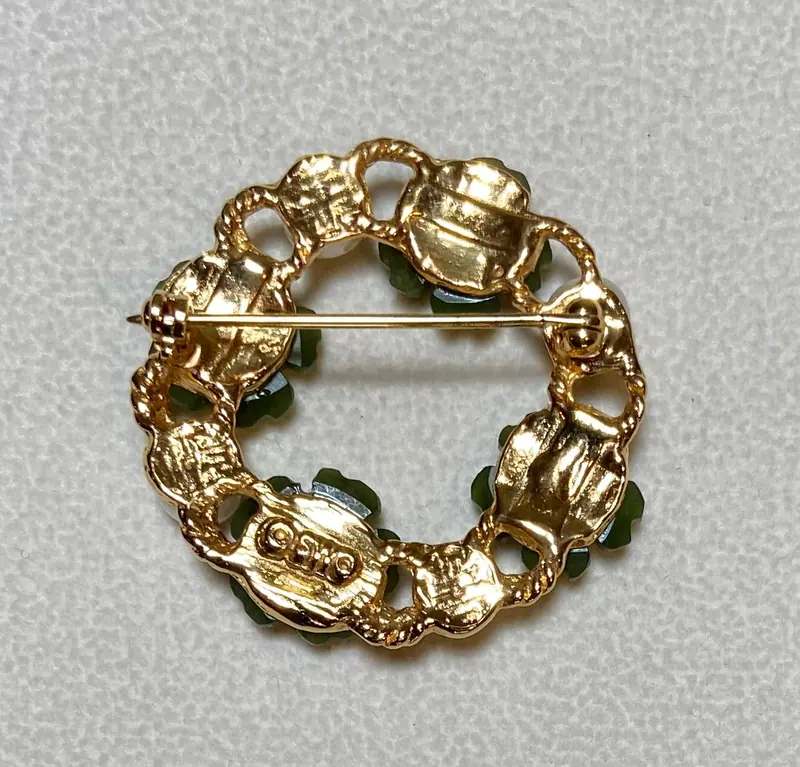Wreath Brooch — Jade, Pearl (2)